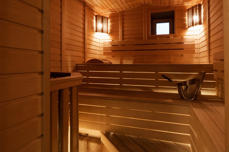Shoreline cottage with sauna
